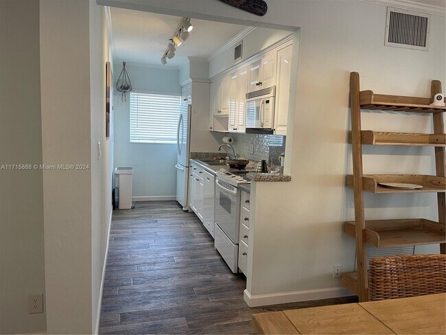 Photo - 1775 Harbourview Dr Unit 11