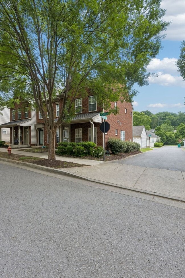 Photo - Beautifully maintained 3-bedroom, 2-bath townhome in Nashville’s highly desirable Lennox Village