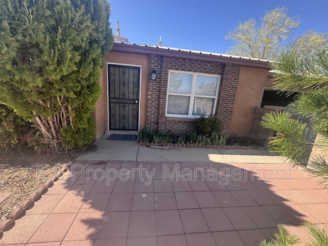 Photo - 1702 Halo Cir SE