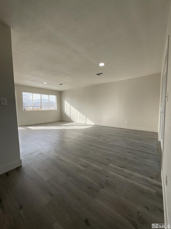 Photo - 1090 Barstow St