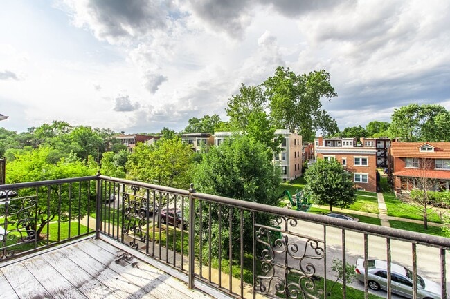 6016 Waterman Blvd Unit 3E