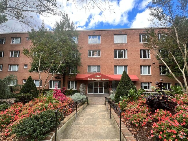 Building Photo - Lovely 1 BR/1 BA Lower Level Condo in Glov...