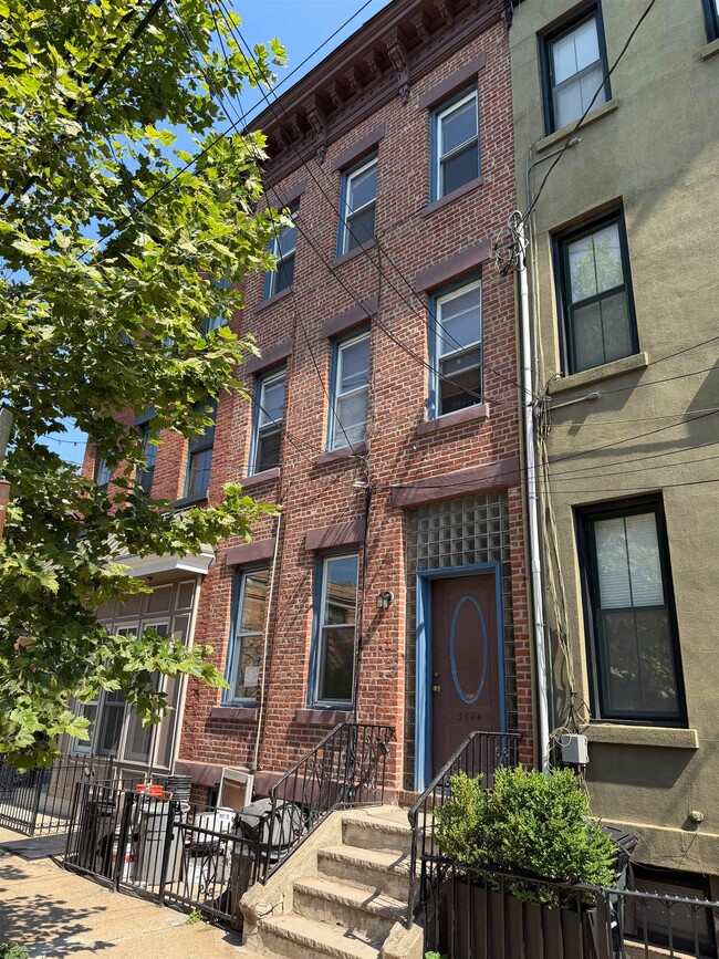 Building Photo - 354.5 7th St Unit 1