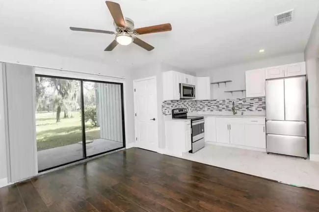 Access to Patio - 812 Pinewood Ct Unit 812