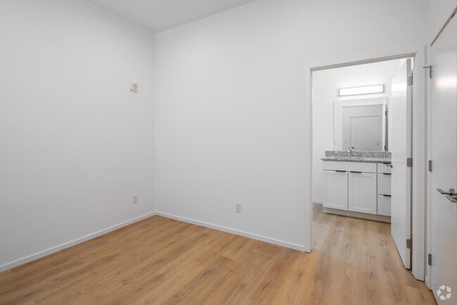 1BR, 1BA - C - 770SF - Bedroom