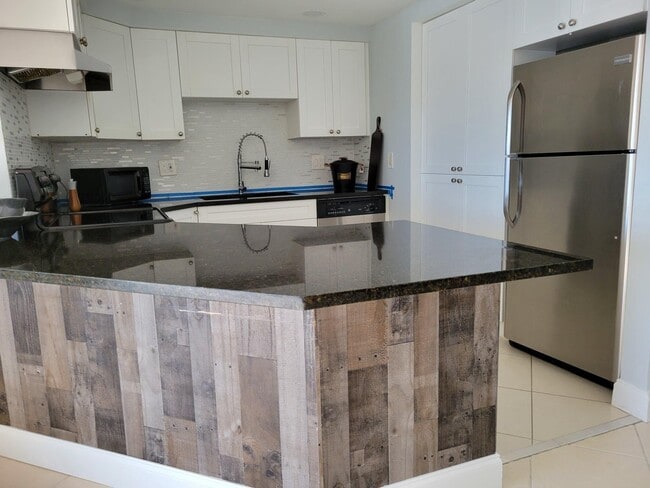 Photo - 4401 Crystal Lake Dr Unit 102