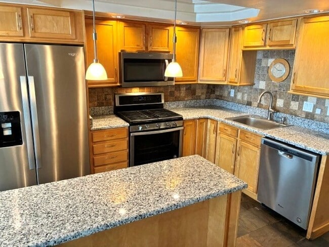 Building Photo - 340 Straight Creek Dr