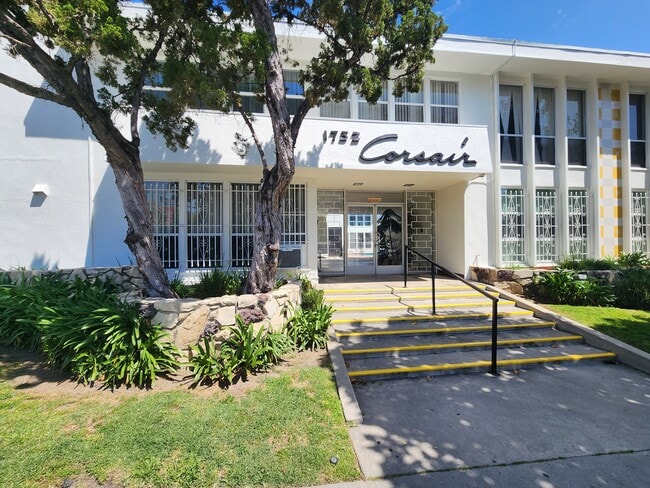 Building Photo - 1732 N Harvard Blvd Unit 106