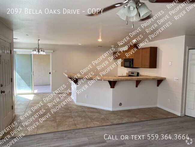 Building Photo - Three Bedroom Condo in Tulare