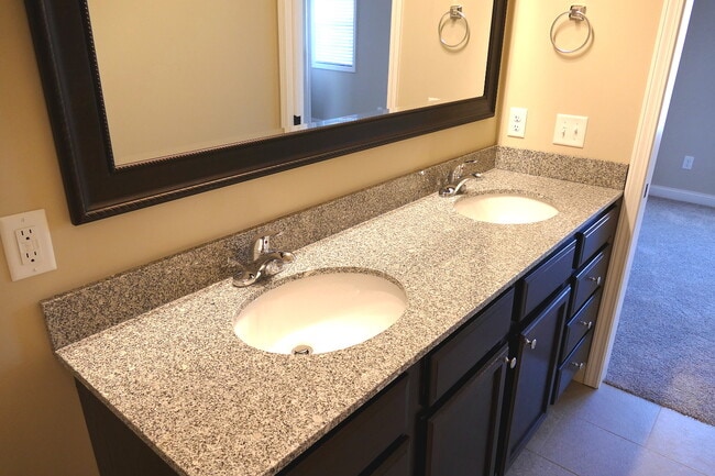 Photo - 904 Somerville Ct