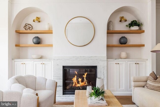 Photo - 2460 Ontario Rd NW