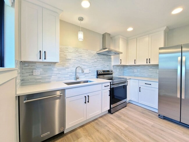 Photo - Completely Remodeled! Light Filled Rare Two-Level Duplex Walking Distance to Clinton, Division & ...