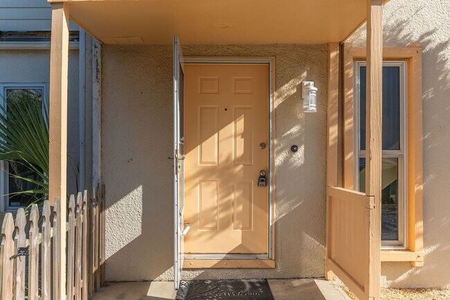 Photo - Spacious townhouse with large 2nd floor covered patio!