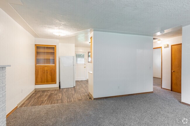 2BR, 1BA - 800SF - Stoneway Apartments