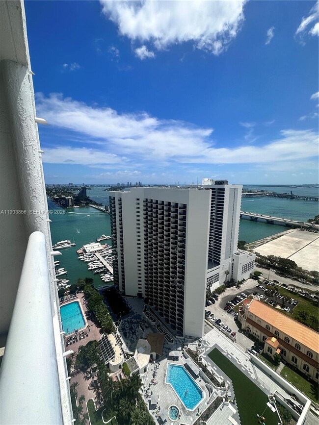 Building Photo - 1717 N Bayshore Dr Unit A-3852