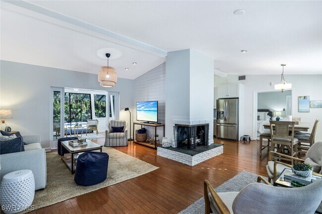 Photo - 739 7th Ave N