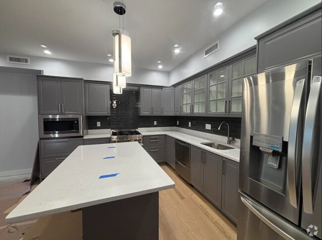 Building Photo - 12 Aldersey St Unit 2L Rental