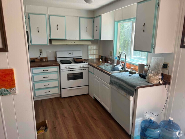 Building Photo - 888 Rock Creek Rd Rental