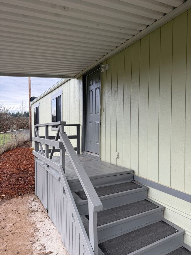 Photo - Updated 3 bedroom 2 bathroom house in Springfield!