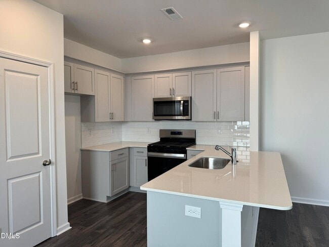 Photo - 419 Belgian Red Wy