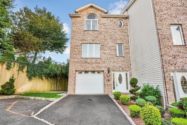 Building Photo - 5 Hops Commons Ct