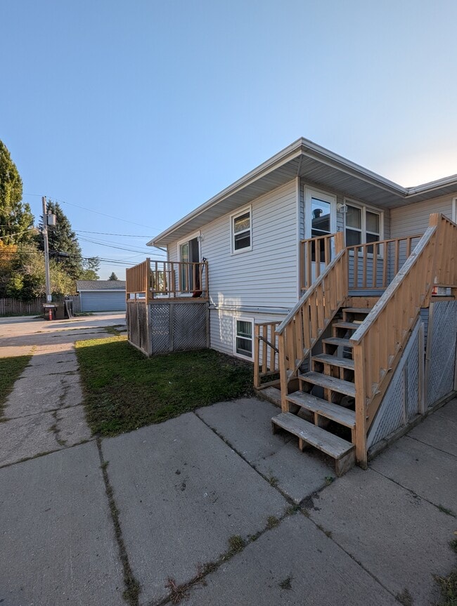 Building Photo - 1103 Campbell Dr Unit #3