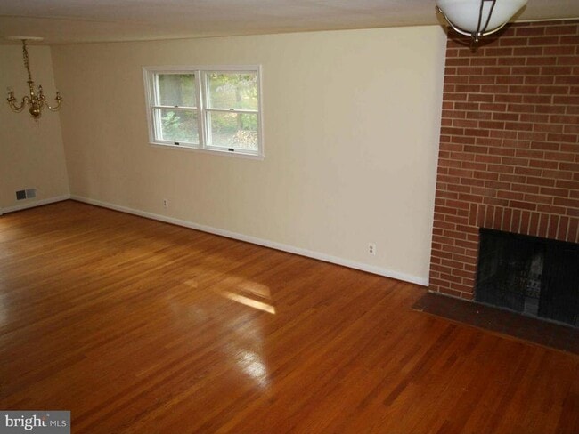 Photo - 1103 Roberta Ct