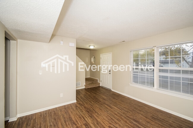 Photo - 6533 Townsend Way