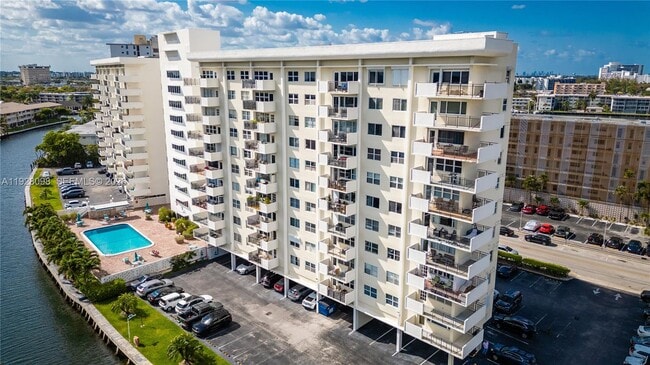 Building Photo - 401 Golden Isles Dr Unit 1012