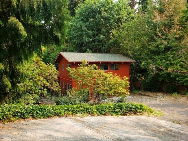 Building Photo - 5916 NW Bernie Dr