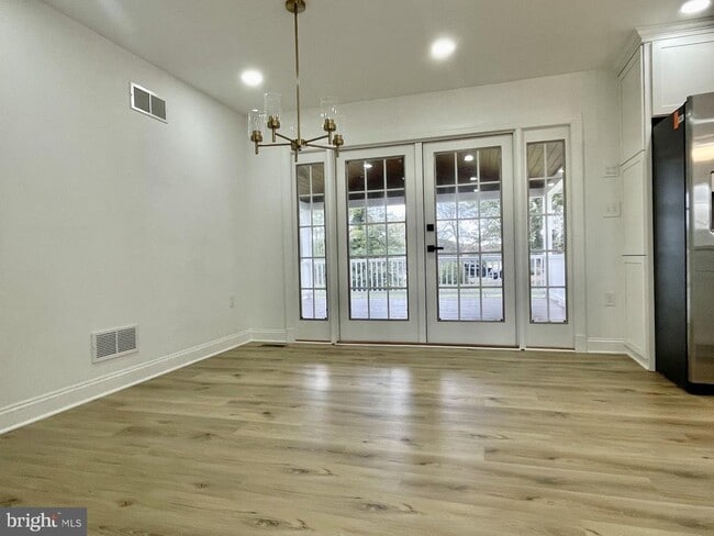 Photo - 313 Windsor Ct