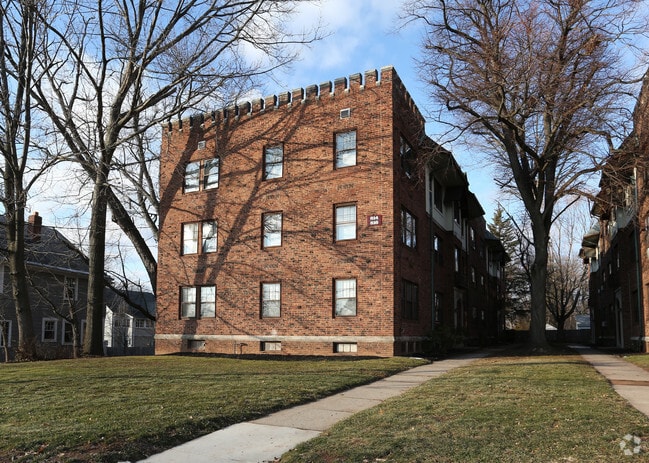 Photo - Clarendon Apartments