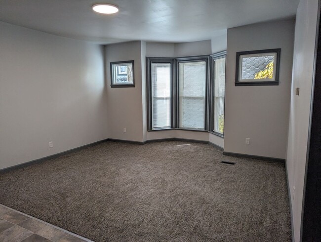 Photo - 473 Walnut St Unit Apt 2