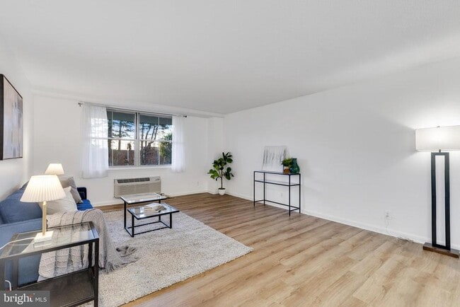 Photo - 2030 N Adams St Unit 303