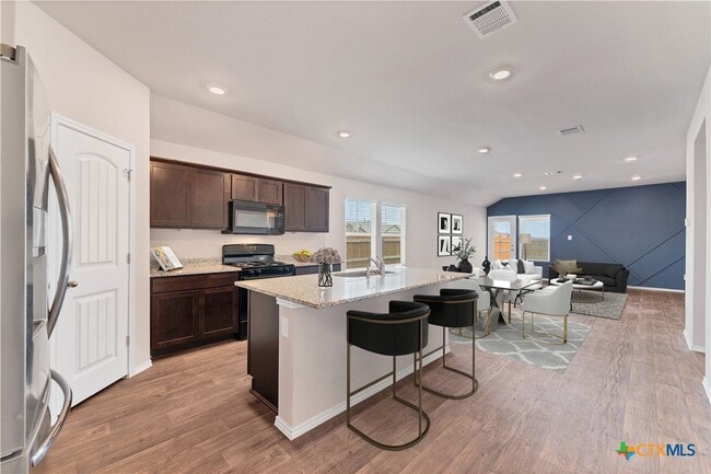 Photo - 140 Oak Meadows