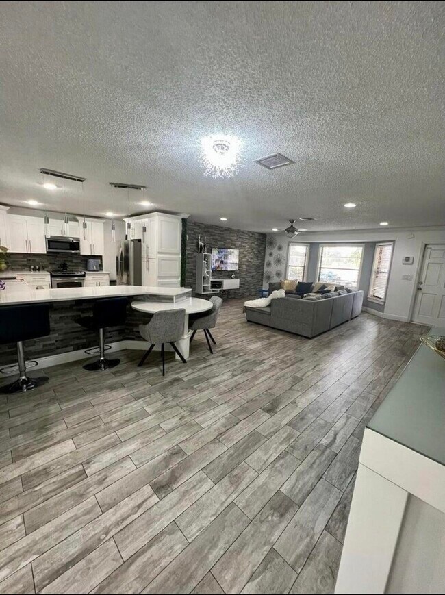 Photo - 1492 Scottsdale Rd N