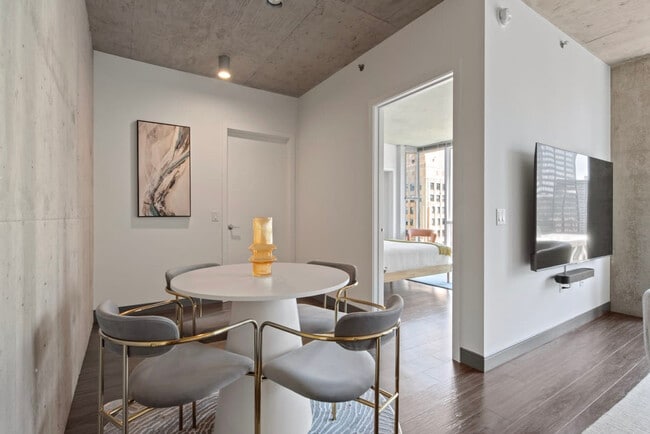 215 W Lake St Unit SI ID1029635P