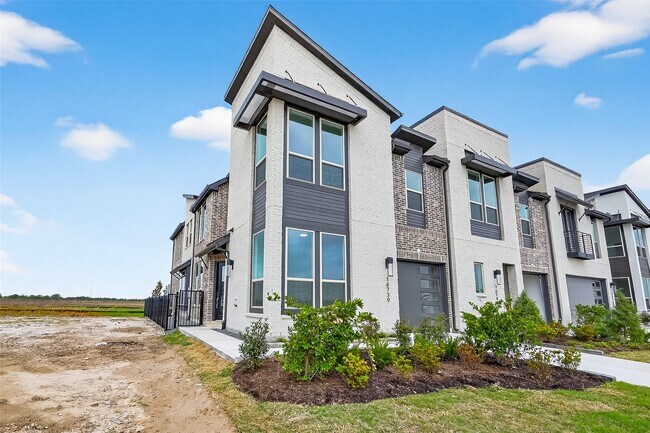 Photo - 16739 Lake Austin St