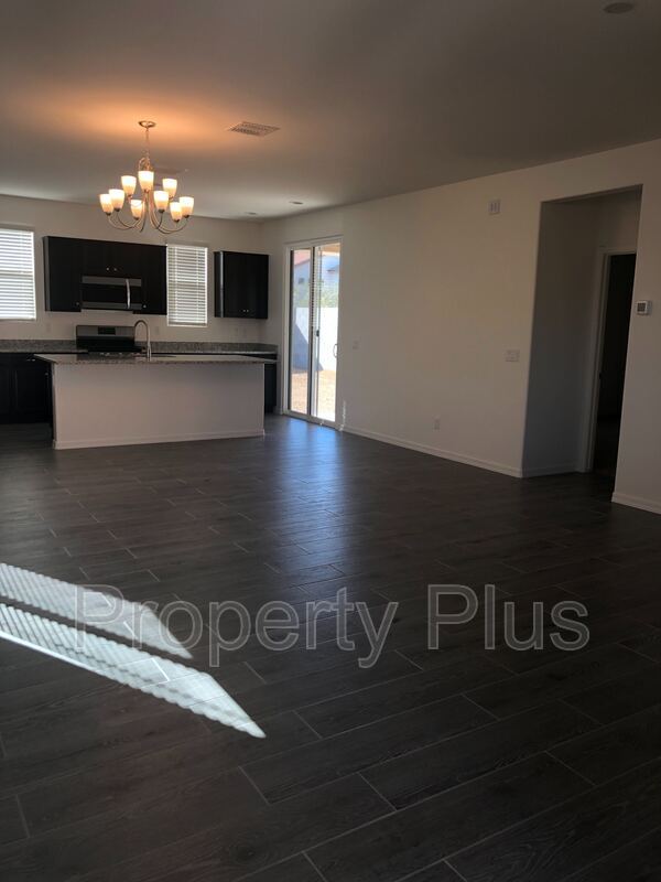 Photo - 2213 W Carol Ann Way