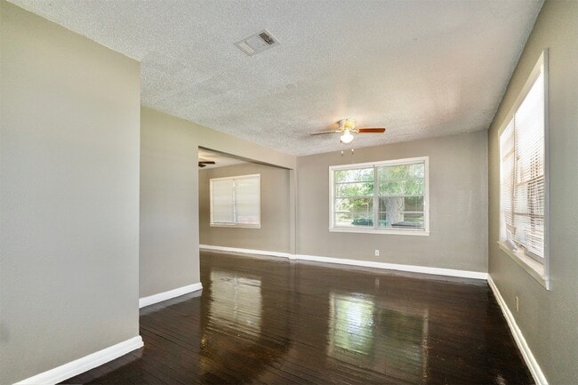 Photo - 2109 Jeridona St