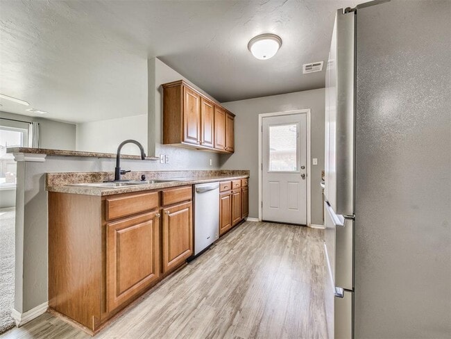 Photo - 609 E Linden Ln