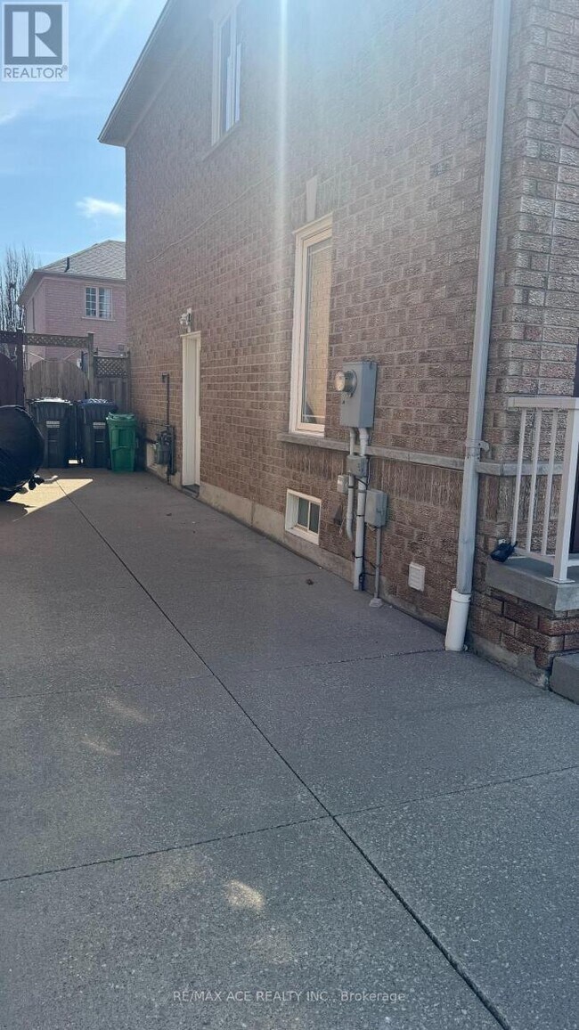 Photo - 3 Streamside Ln