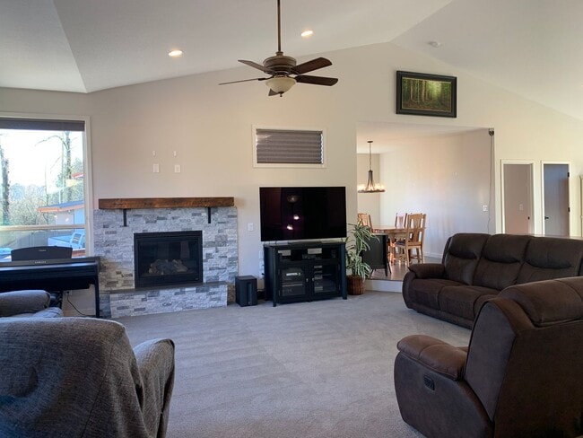 Photo - Beautiful Newly Custom Built Home! Vaulted Ceilings! Partially Furnished! Open Floor Plan!