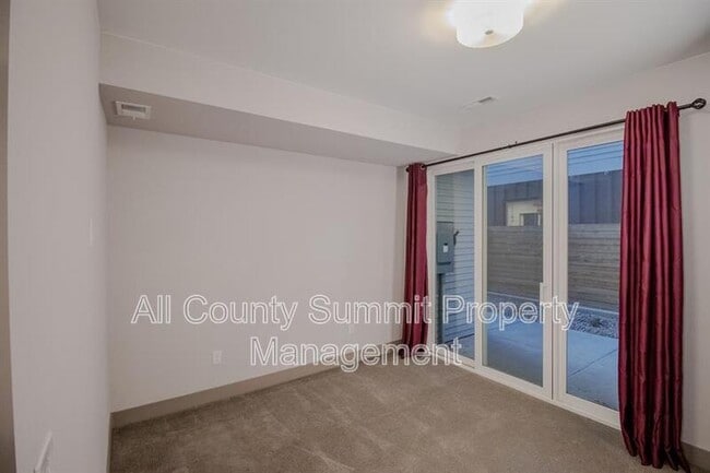 Photo - 1567 King St