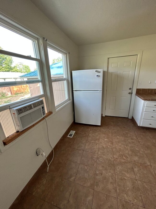 Photo - 2 bedroom 1 bath super cute cottage / Less than a mile from Northwest Nazarene, great location!