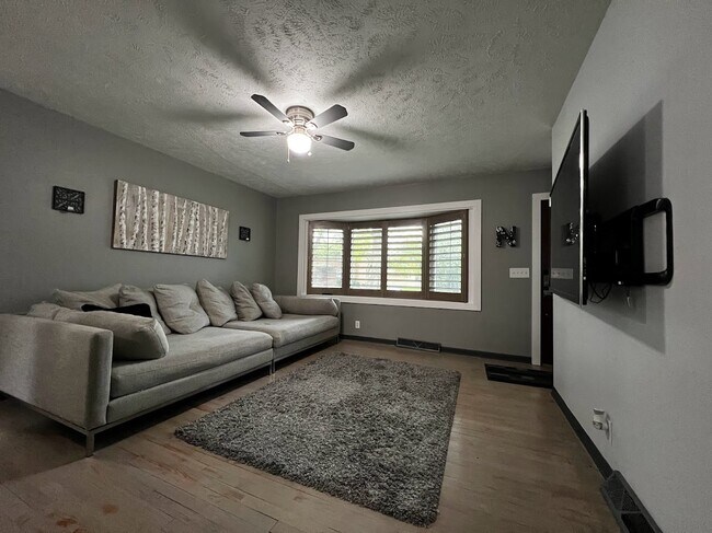 Photo - 3515 S 82nd St