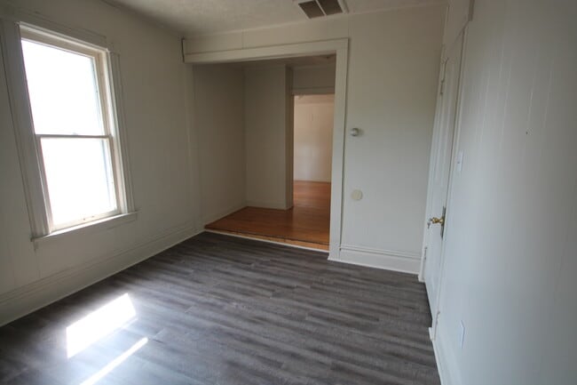 Photo - 832 W Walnut St