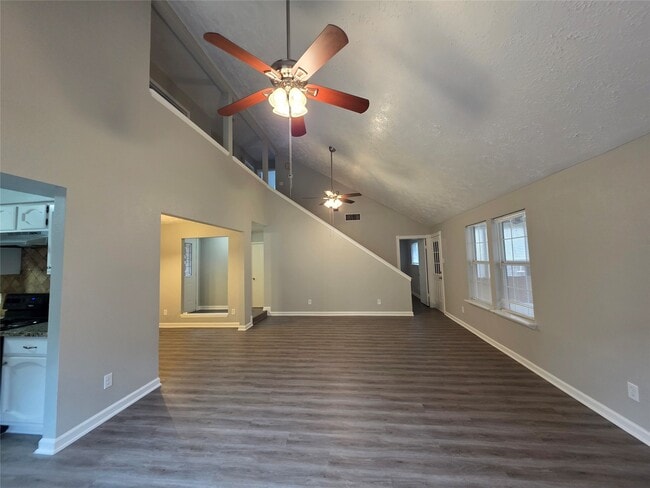 Photo - 507 Leicester Ln