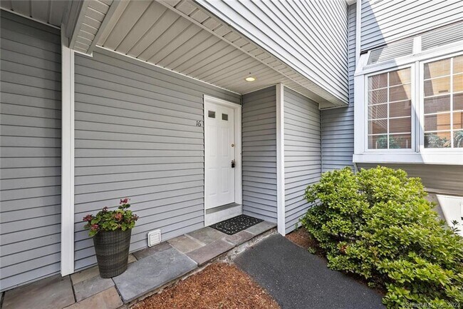 Photo - 16 Wilton Crest Unit 16