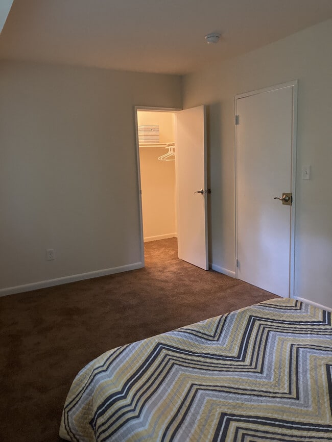 Hollybush Gardens Apartments For Rent in Glassboro, NJ